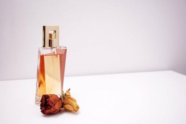 Аромат нежности: как выбрать и носить парфюм весной