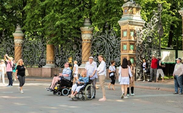 Инклюзивный Петербург: туристические маршруты, музеи и театры<br />
