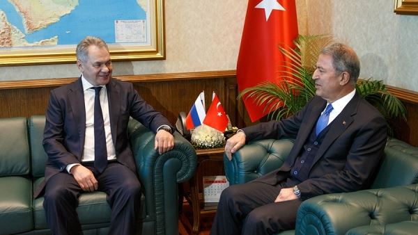 Шойгу провел встречу с министром обороны Турции Акаром<br />
