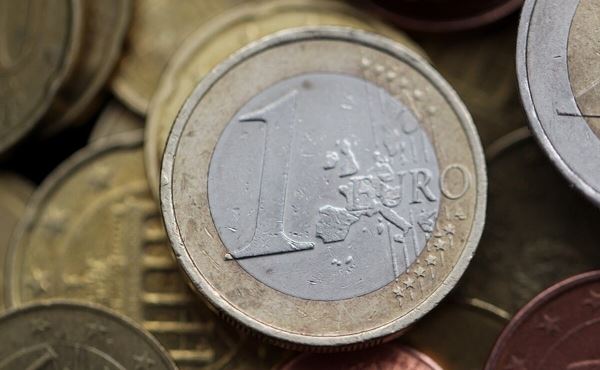 Замкнутый валютный круг: поможет ли российским путешественникам низкий курс евро<br />
