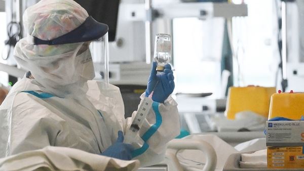 В Италии за сутки зарегистрировали почти 143 тыс. новых случаев коронавируса<br />
